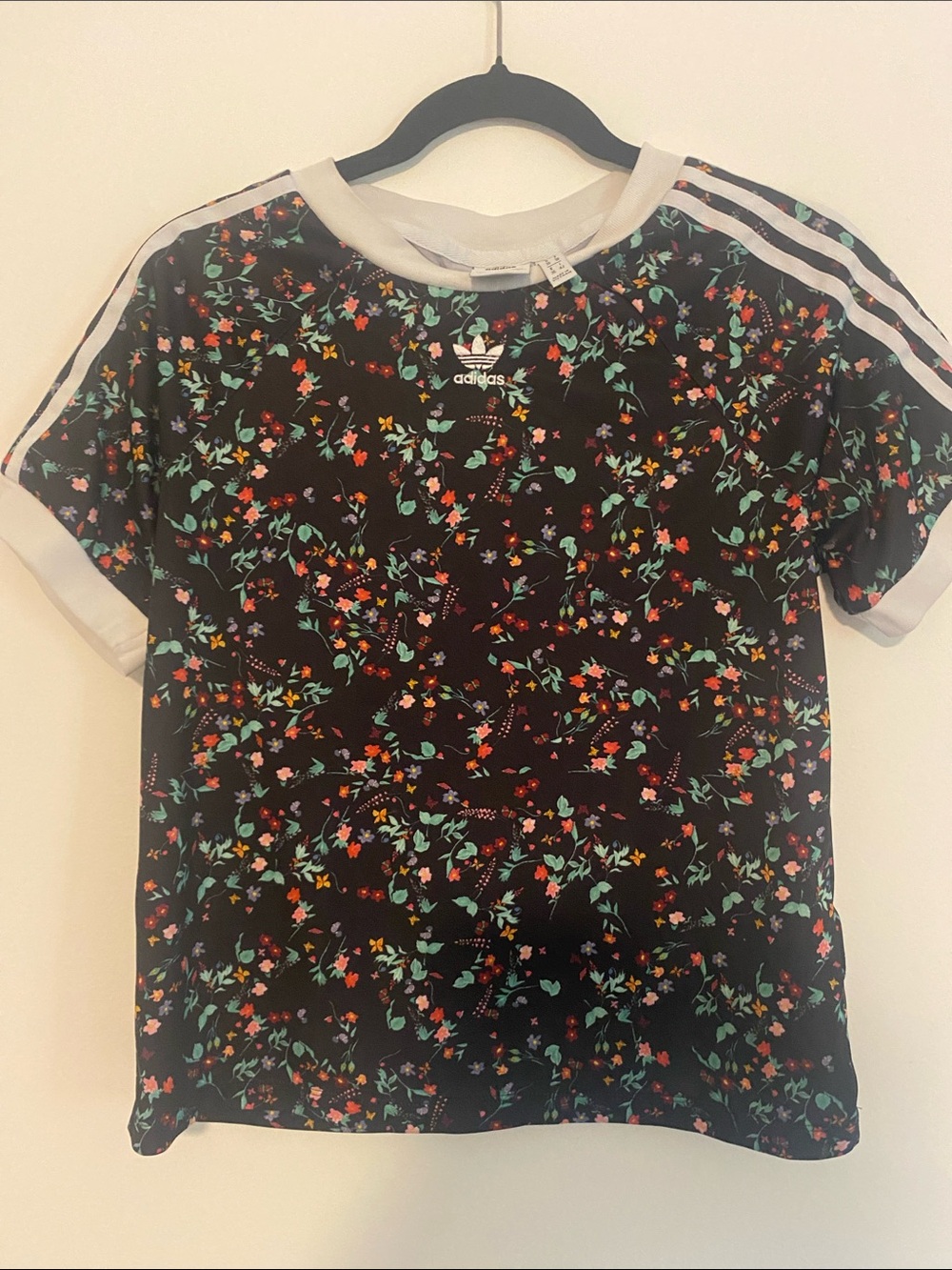adidas Black Floral Short Sleeve Jersey/Tee with White Shoulder Stripes